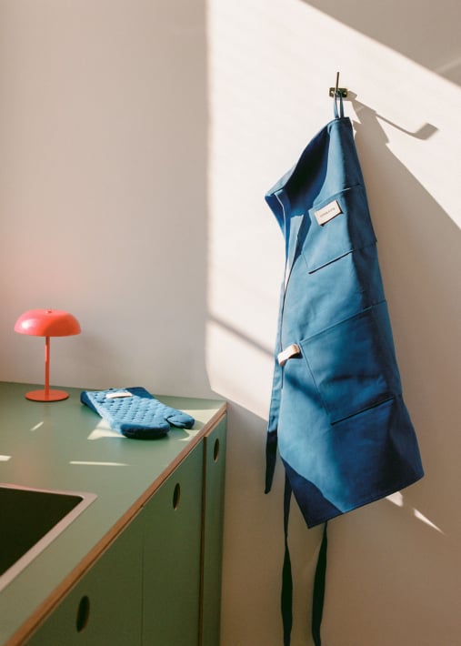 KITCHENWARE STUDIO - Set mit Küchenschürze und Ofenhandschuh