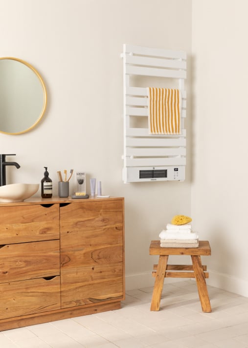 WARM TOWEL PRO - Badheizkörper mit Heizstrahler und WLAN 1500W