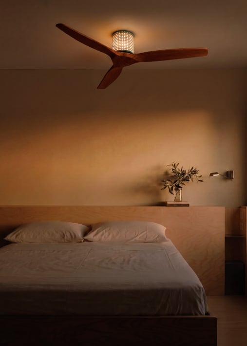 WIND CALM CUSTOM RATTAN - Deckenventilator 40W leise Ø132 cm mit LED-Licht in Körper und Lampe
