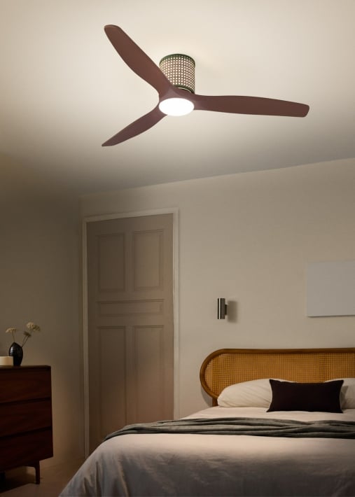 WIND CALM CUSTOM RATTAN - Deckenventilator 40W leise Ø132 cm mit LED-Licht in Körper und Lampe