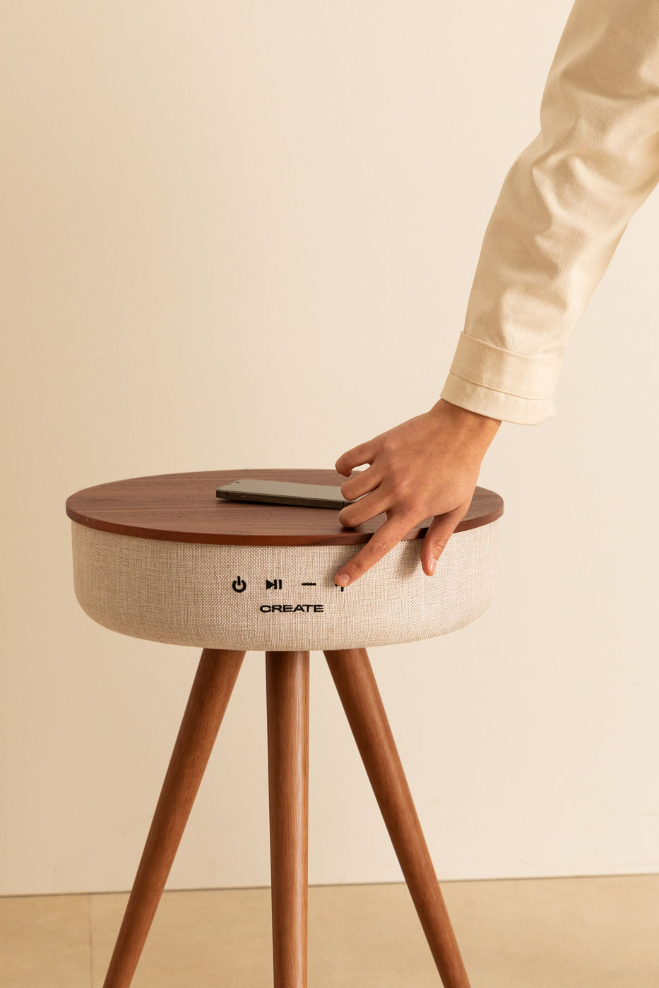 CREATE Retro Bluetooth Lautsprecher | 40W, Bis 5h Laufzeit | Mit Trageriemen, Cremeweiß