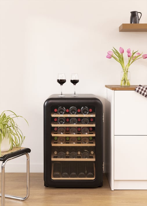 Kaufen WINECOOLER RETRO - Elektrischer Weinkühler im Retro-Stil für 12, 45 oder 76 Flaschen