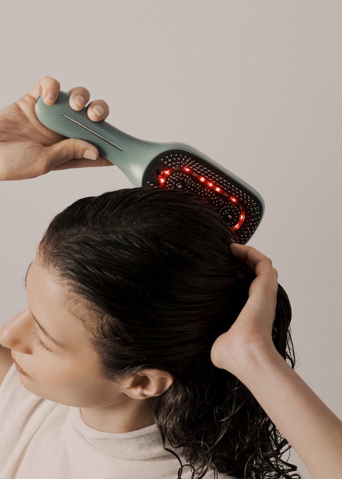 HAIRCARE LED BRUSH 4 in 1 - 4-in-1-Haarpflegebürste mit LED-Therapie, Ionentechnologie, EMS und LLLT-Laser, Galeriebild 6