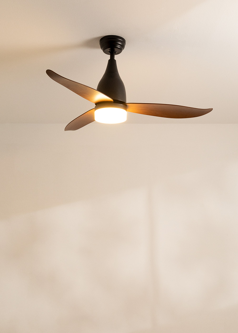 Este ventilador silencioso de techo con luz ya es el más vendido en