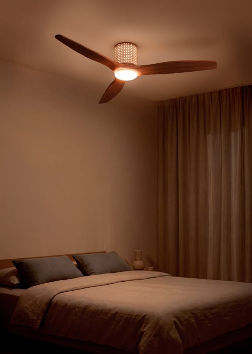 WIND CALM CUSTOM RATTAN - Ventilador de techo 40W silencioso Ø132 cm con luz LED en cuerpo y lámpara