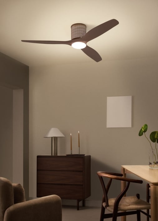 WIND CALM CUSTOM RATTAN - Ventilador de techo 40W silencioso Ø132 cm con luz LED en cuerpo y lámpara