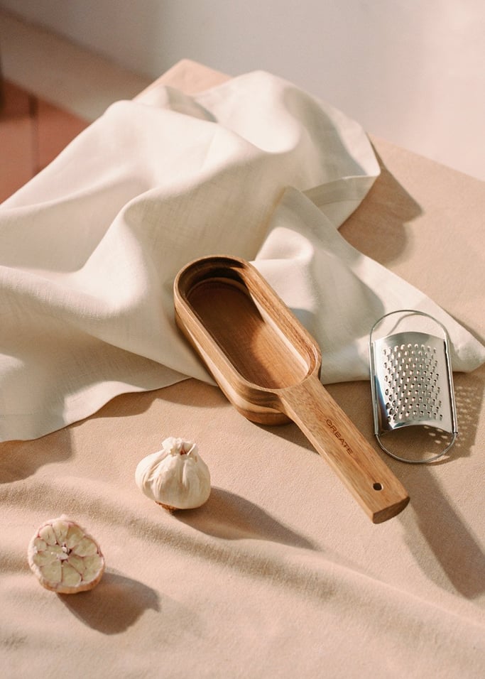 KITCHENWARE ESSENTIALS - Rallador con cuenco de madera de acacia, imagen de galería 3