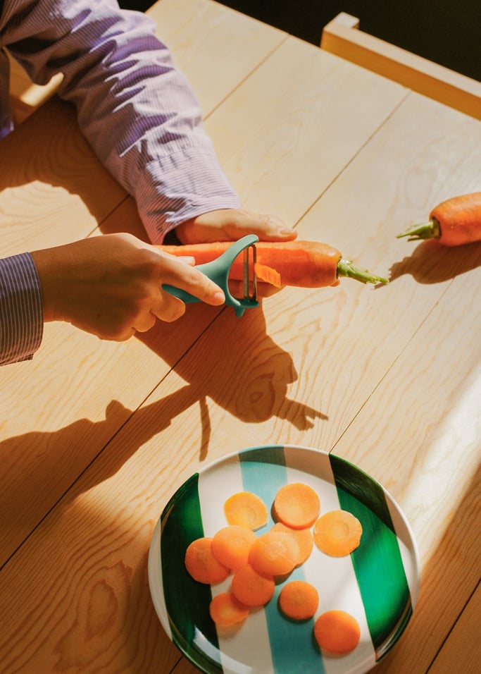 KITCHENWARE STUDIO - Pelador de fruta y verdura, imagen de galería 2