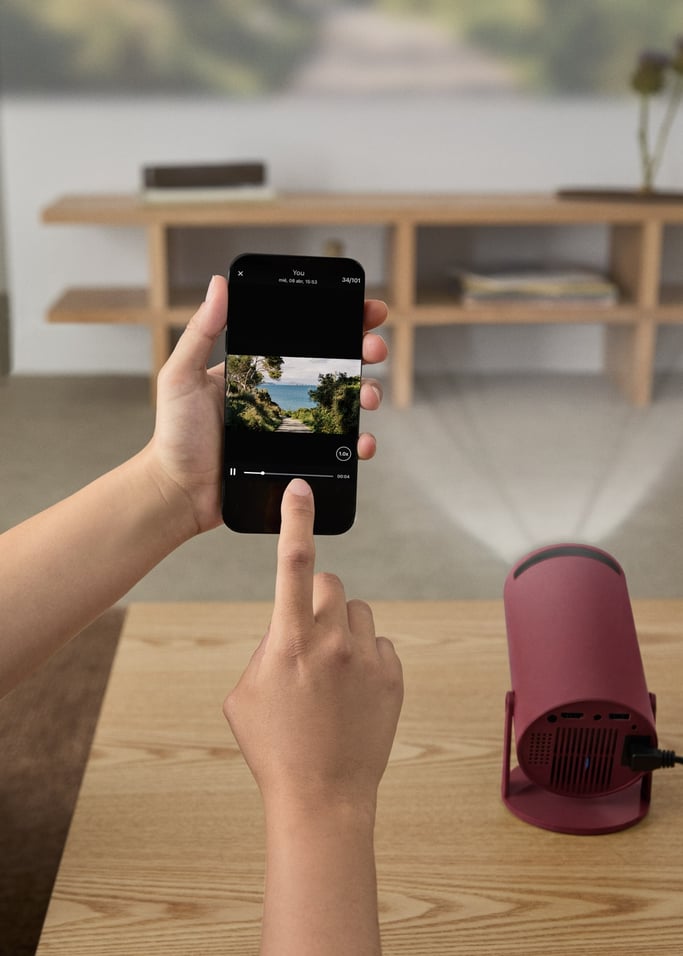 PROJECTOR STUDIO COMPACT - Proyector Smart HD con Wifi, Bluetooth y rotación 180º, imagen de galer&iacute;a 3
