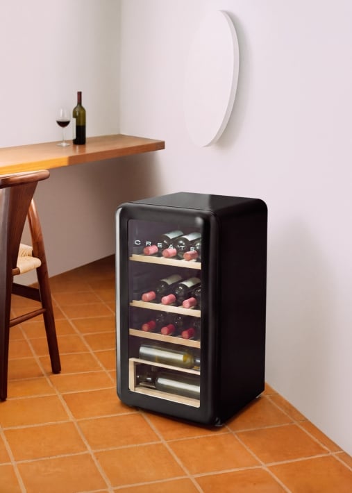 WINECOOLER RETRO - Cave à vin électrique de style rétro de différentes capacités : 12,  24, 45 ou 76 bouteilles.