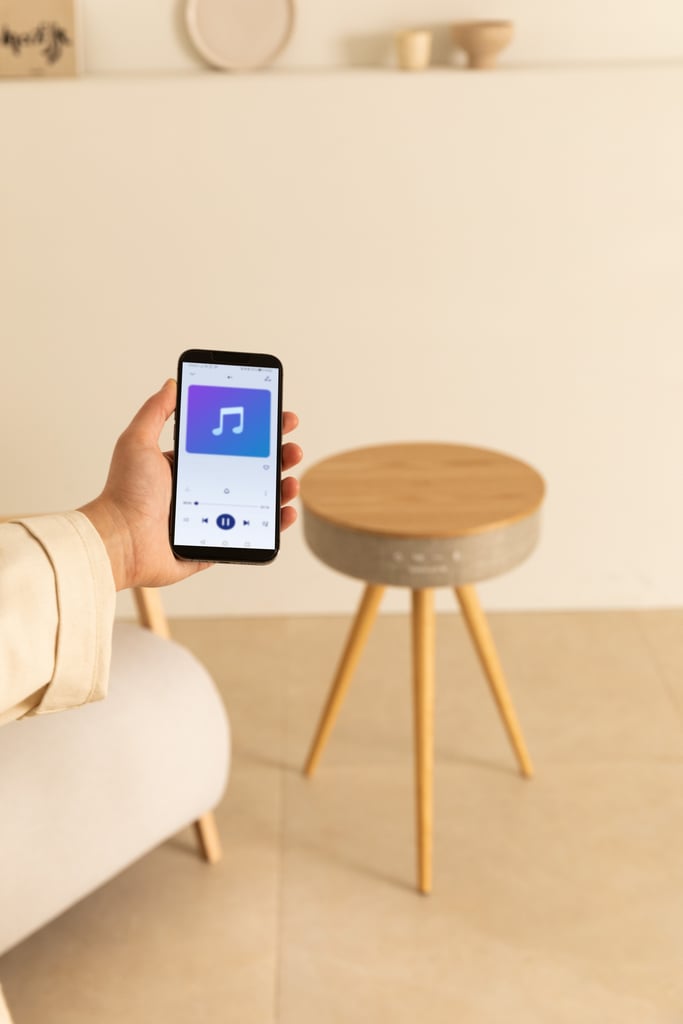 SPEAKER TABLE 360 - Table basse enceinte, son omnidirectionnel 360 º, bluetooth et chargeur sans fil, image de la galerie 4