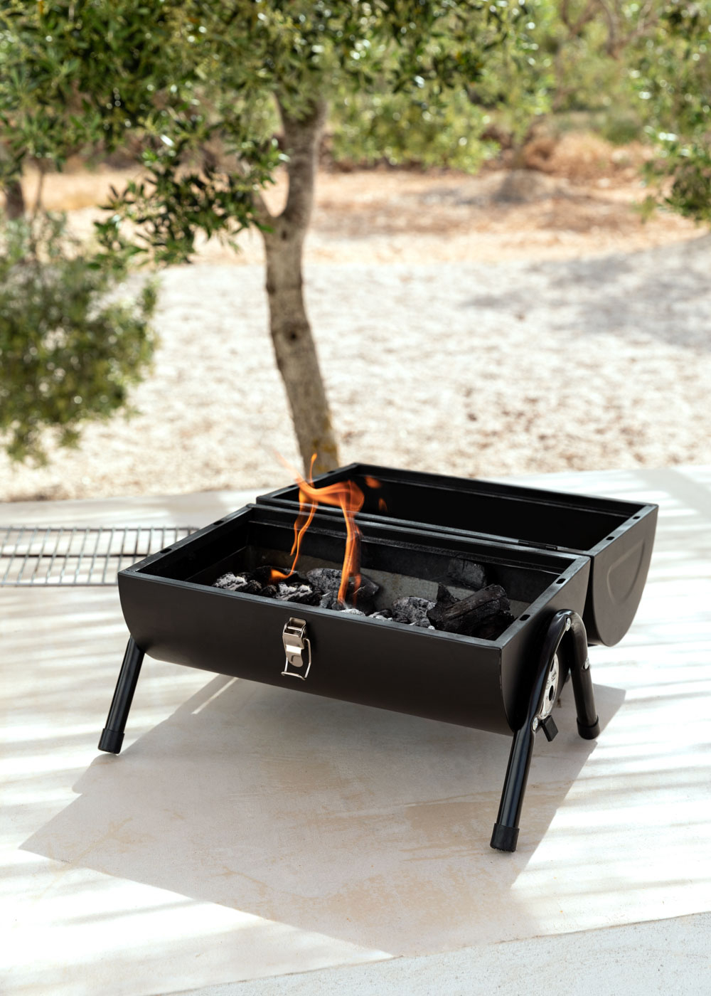 Barbecue Charbon Portable Et Fumoir - Petit Gril Pliable Pour Camping, Pique-nique, Jardin - Avec Grille Et Plaque à Rôtir - 3