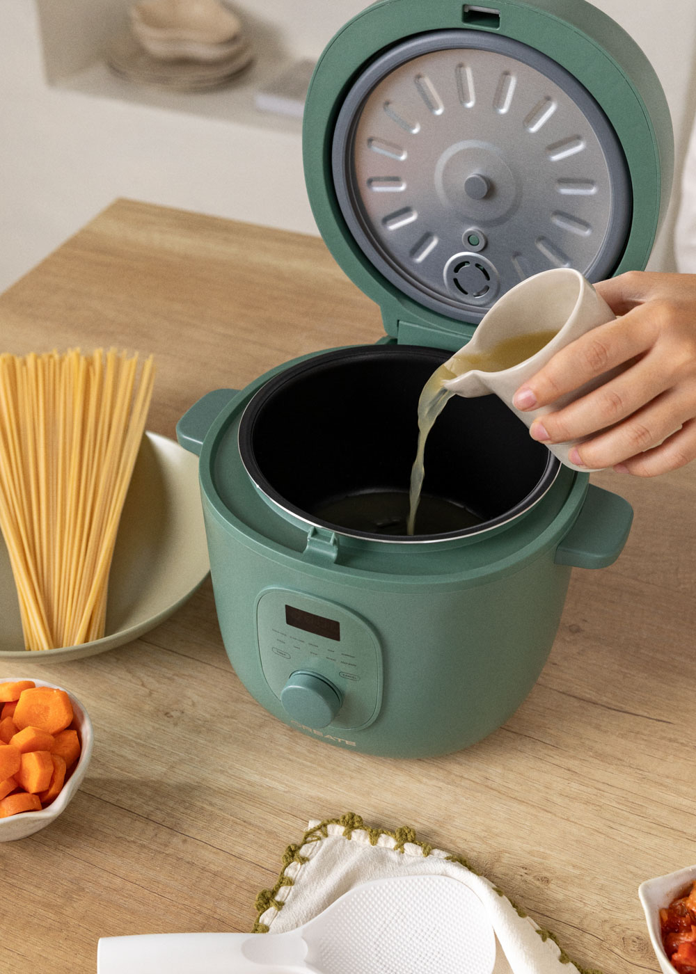 CREATE PRESSURE COOKER STUDIO / programmeerbare elektrische multifunctionele snelkookpan, 6 l, saliegroen/15 functies, 24-uurs timer, antiaanbaklaag, veiligheidsventiel, 1200 W CREATE PRESSURE COOKER STUDIO / programmeerbare elektrische multifunctionele snelkookpan, 6 l, saliegroen/15 functies, 24-uurs timer, antiaanbaklaag, veiligheidsventiel, 1200 W