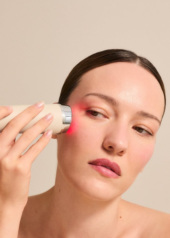 SKINCARE RF BOOSTER 5 in 1 - Appareil de soin du visage 5-en-1 à double tête avec RF, EMS, Airshot et LED, image de la galerie 5