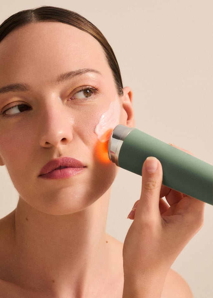 SKINCARE RF BOOSTER 5 in 1 - Appareil de soin du visage 5-en-1 à double tête avec RF, EMS, Airshot et LED, image de la galerie 6