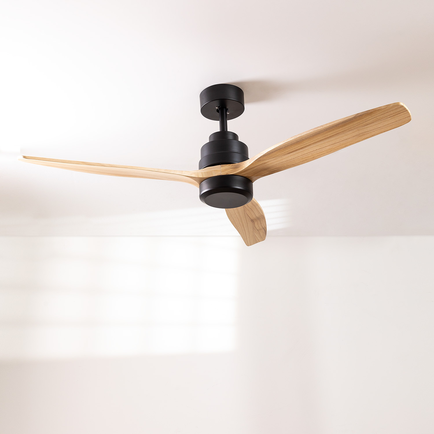 Windcalm DC nero legno scuro WiFi Ventilatore da soffitto Wi-Fi ultra silenzioso con funzione inverno estate IKOHS