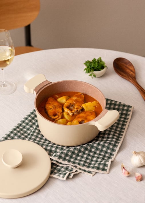 POT STUDIO - Pentola in alluminio fuso con rivestimento in ceramica