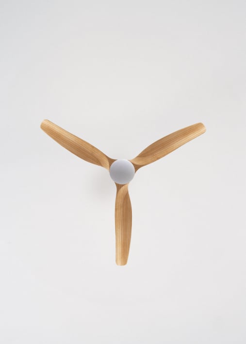 WIND CALM CUSTOM RATTAN - Ventilador de techo 40W silencioso Ø132 cm con luz LED en cuerpo y lámpara