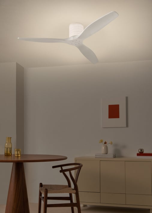 WIND CALM CUSTOM RATTAN - Ventilador de techo 40W silencioso Ø132 cm con luz LED en cuerpo y lámpara