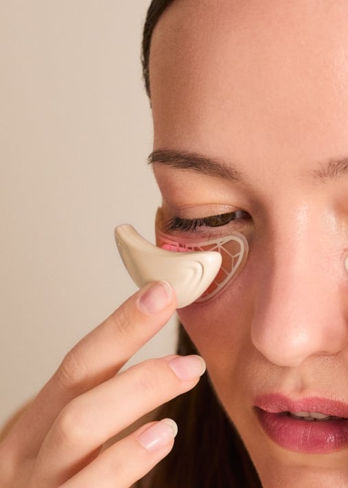 SKINCARE LED EYE PATCH 2 in 1 - Patch contorno occhi con EMS, fototerapia LED rossa e custodia di ricarica