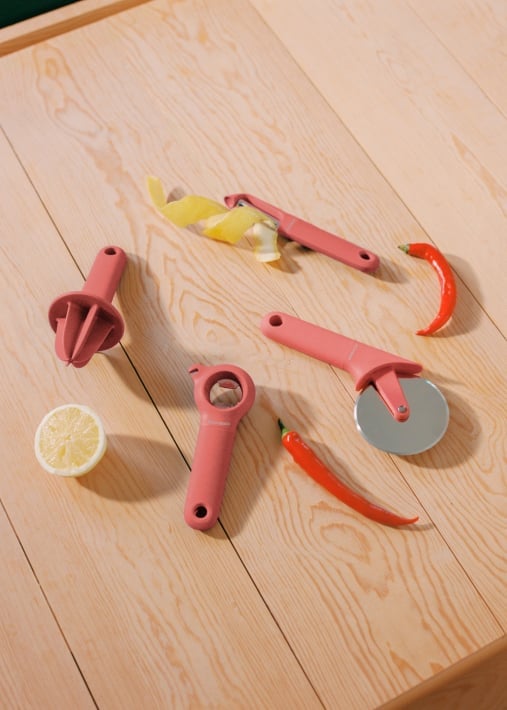 Acquista KITCHENWARE STUDIO - Set di 4 utensili da cucina con supporto in legno