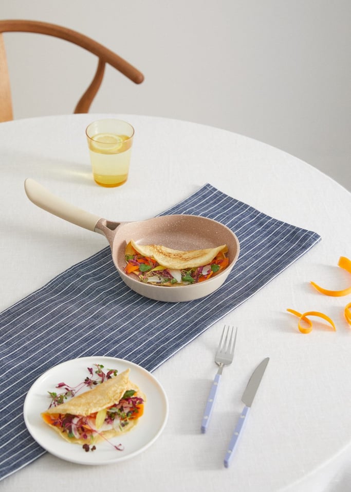 PAN STUDIO - Padella in alluminio fuso con manico in bachelite, Immagine di galleria 2