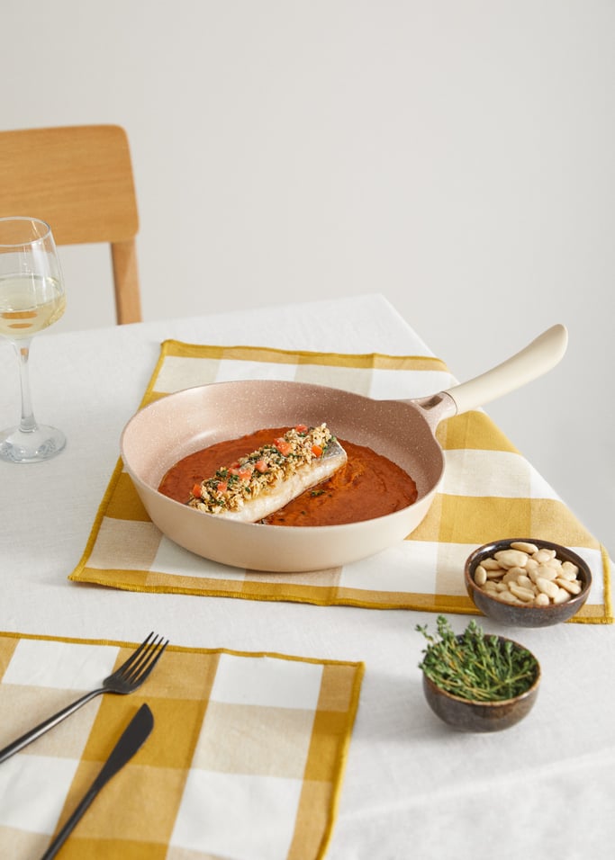 PAN STUDIO - Padella in alluminio fuso con manico in bachelite, Immagine di galleria 1