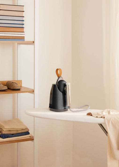 IRON DUAL PRO - Horizontaal en verticaal stoomstrijkijzer 800 ml met 4 strijkstanden