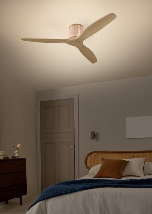 WIND CALM CUSTOM RATTAN - Plafondventilator 40W stil Ø132 cm met LED verlichting in behuizing en lamp