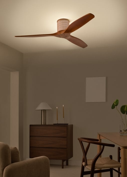 WIND CALM CUSTOM RATTAN - Plafondventilator 40W stil Ø132 cm met LED verlichting in behuizing en lamp