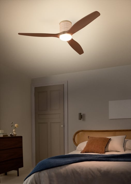 WIND CALM CUSTOM RATTAN - Plafondventilator 40W stil Ø132 cm met LED verlichting in behuizing en lamp