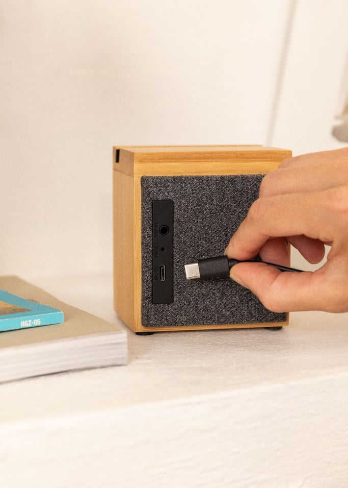 SPEAKER MINI PRO BAMBOO - Bamboe bluetooth speaker met smartphonehouder, afbeelding van de galerij 5