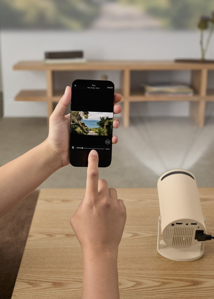 PROJECTOR STUDIO COMPACT - Smart HD-projector met wifi, bluetooth en 180º rotatie, afbeelding van de galerij 3