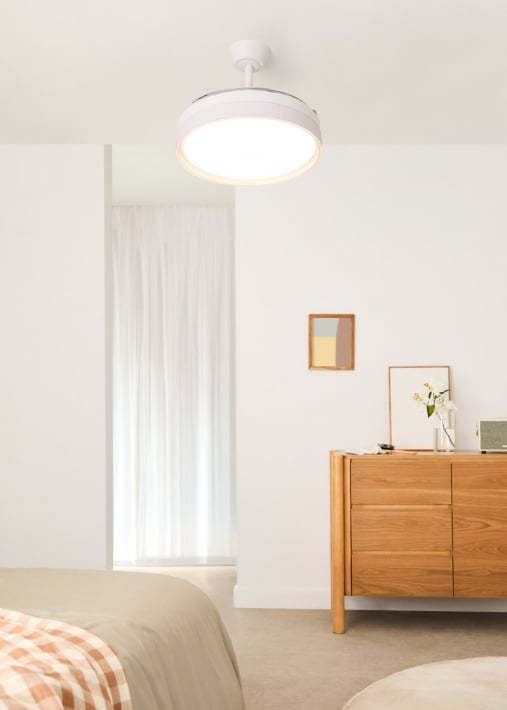 WIND CLEAR EDGE - Cichy wentylator sufitowy 40 W Ø107 cm z chowanymi łopatkami i światłem LED