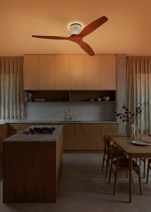 WIND CALM CUSTOM RATTAN - Wentylator sufitowy 40W cichy Ø132 cm z oświetleniem LED w korpusie i lampie
