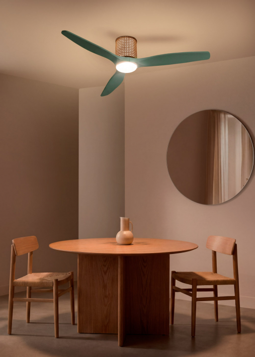 WIND CALM CUSTOM RATTAN - Wentylator sufitowy 40W cichy Ø132 cm z oświetleniem LED w korpusie i lampie