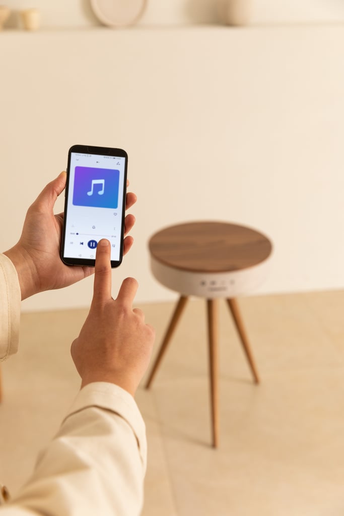 SPEAKER TABLE 360 - Głośnik stołowy z dźwiękiem dookólnym 360º, Bluetooth i ładowaniem bezprzewodowym, obraz z galerii 4