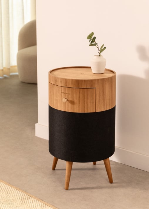 Kup SPEAKER TABLE BASS - Stolik z głośnikami i subwooferem, bluetooth, opcją bezprzewodowego ładowania oraz szufladą do przechowywan