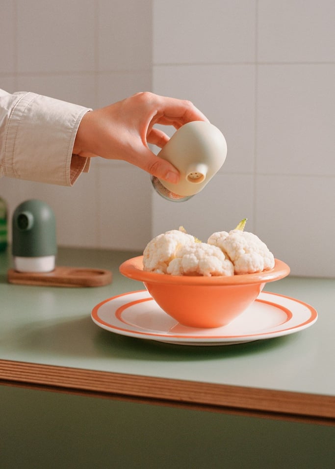 KITCHENWARE STUDIO - Solniczka i pieprzniczka z podstawką, obraz z galerii 3