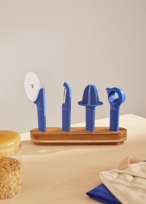 Kup KITCHENWARE STUDIO - Zestaw 4 przyborów kuchennych z drewnianym stojakiem