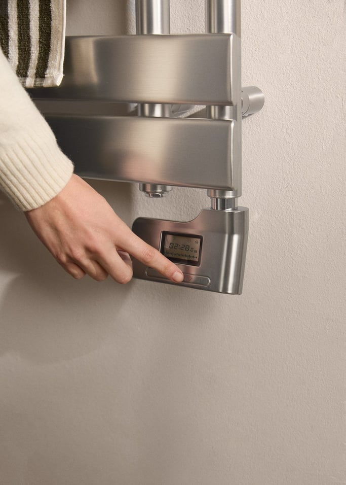 WARM TOWEL MODERN - Elektryczny wieszak na ręczniki olejowe 400W , obraz z galerii 3