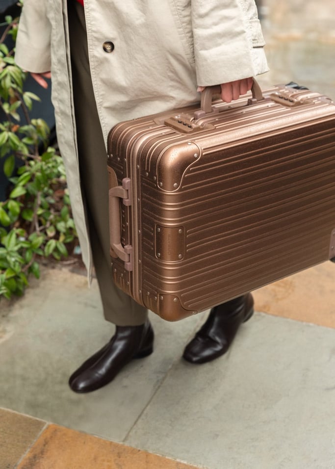 LUGGAGE ALUMINIUM - Twarda walizka aluminiowa z zamkiem TSA i kółkami wielokierunkowymi, obraz z galerii 2