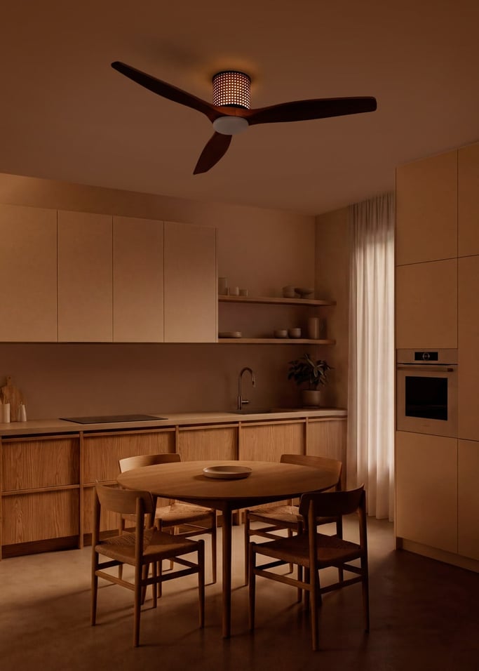 WIND CALM CUSTOM RATTAN - Wentylator sufitowy 40W cichy Ø132 cm z oświetleniem LED w korpusie i lampie, obraz z galerii 2