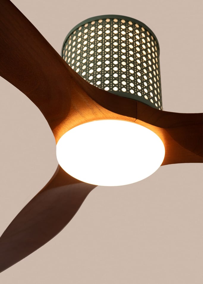 WIND CALM CUSTOM RATTAN - Wentylator sufitowy 40W cichy Ø132 cm z oświetleniem LED w korpusie i lampie, obraz z galerii 3