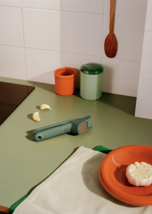 KITCHENWARE STUDIO - Espremedor de alho