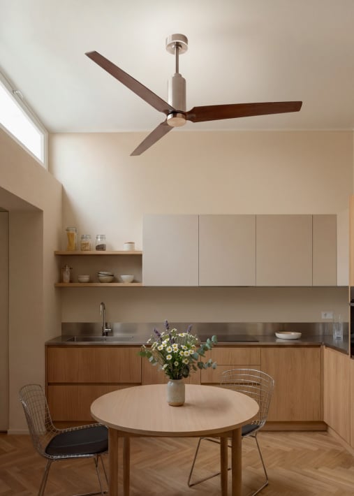 WIND FORMA - Ventoinha de teto silenciosa 45 W Ø152 cm com luz ambiente opcional