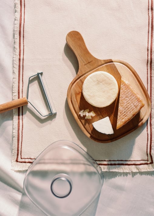 KITCHENWARE ESSENTIALS - Pack Cheese slicer + Cheese plate