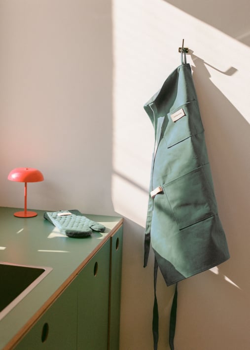KITCHENWARE STUDIO - Kitchen apron and oven mitt set