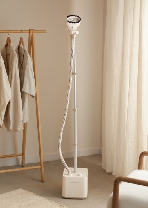 IRON UP STAND - Vertical steam iron with base