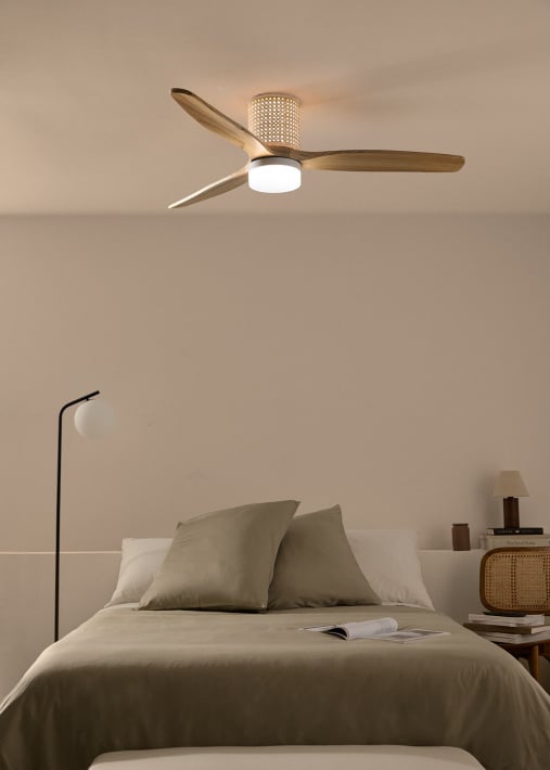 WIND CALM RATTAN - Ceiling fan 40W silent Ø132 cm with LED light in body and lamp